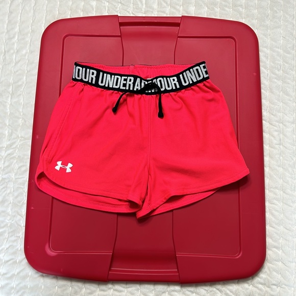 Girls Under Armour Shorts - Size Medium - Picture 4 of 8